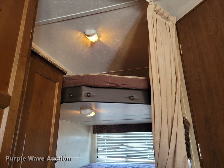 image for item EA2810 2016 Keystone Hideout camper