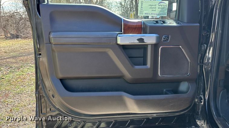 image for item EA4463 2019 Ford F450 Super Duty King Ranch Crew Cab truck