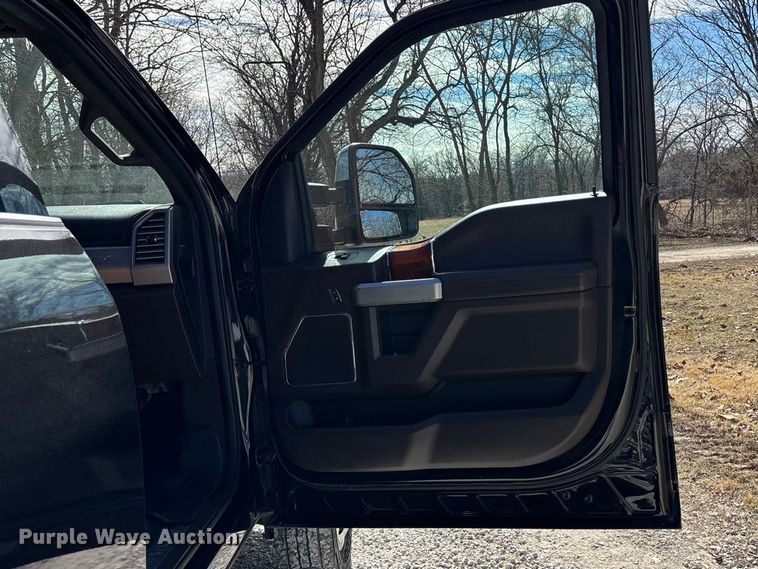 image for item EA4463 2019 Ford F450 Super Duty King Ranch Crew Cab truck