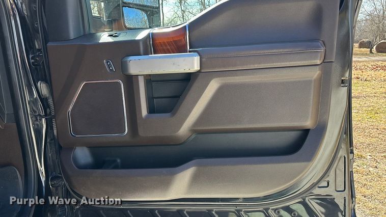 image for item EA4463 2019 Ford F450 Super Duty King Ranch Crew Cab truck