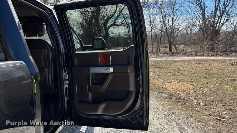 image for item EA4463 2019 Ford F450 Super Duty King Ranch Crew Cab truck