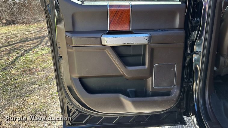 image for item EA4463 2019 Ford F450 Super Duty King Ranch Crew Cab truck