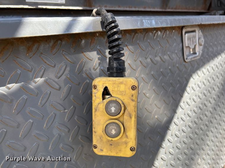 image for item EA4464 2019 Diamond C Tilt bed tilt deck equipment trailer