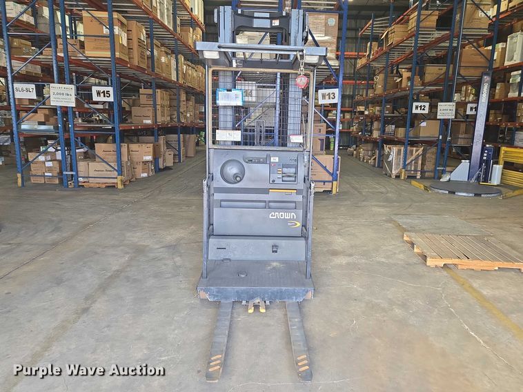 image for item EA5458 2017 Crown SP3520-30 order picker