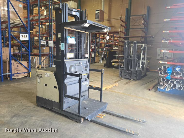 image for item EA5458 2017 Crown SP3520-30 order picker