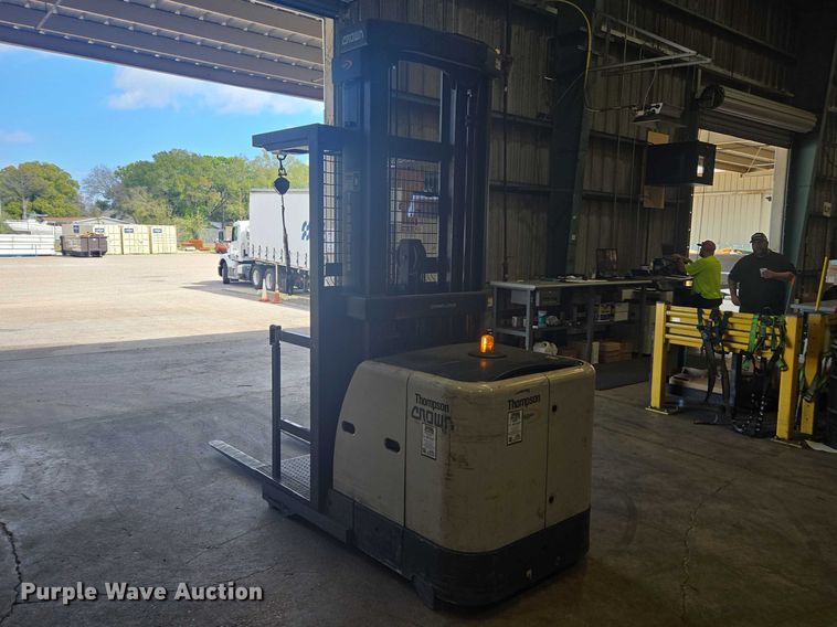 image for item EA5458 2017 Crown SP3520-30 order picker