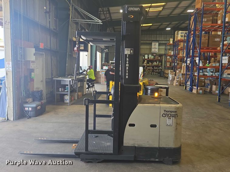 image for item EA5458 2017 Crown SP3520-30 order picker