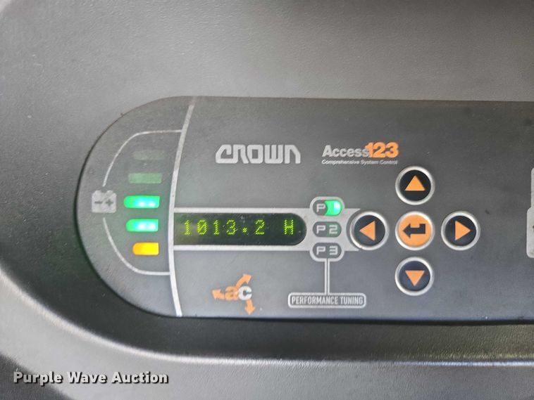 image for item EA5458 2017 Crown SP3520-30 order picker