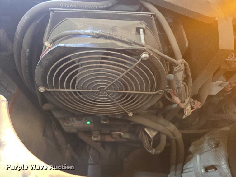 image for item EA5458 2017 Crown SP3520-30 order picker