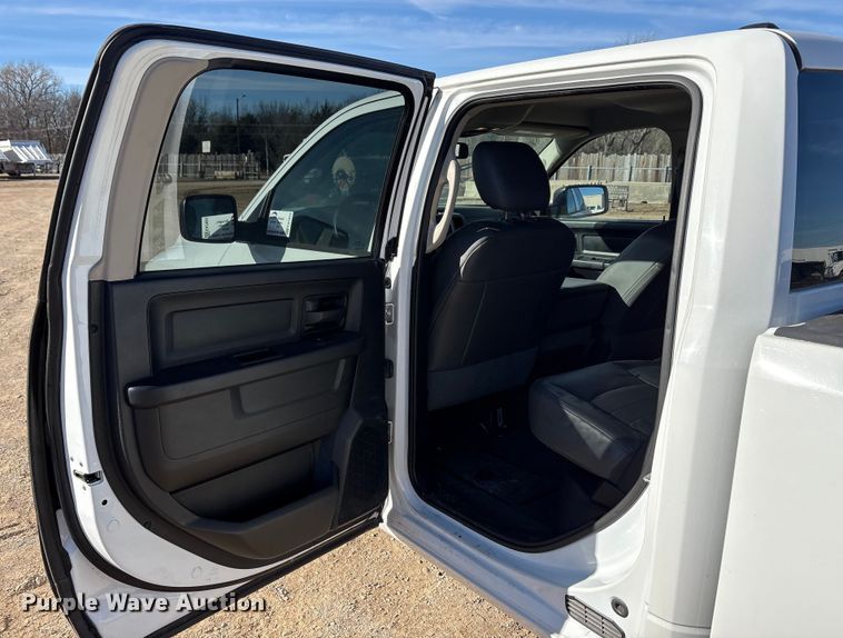 image for item EA7924 2014 RAM 1500 Crew Cab pickup truck