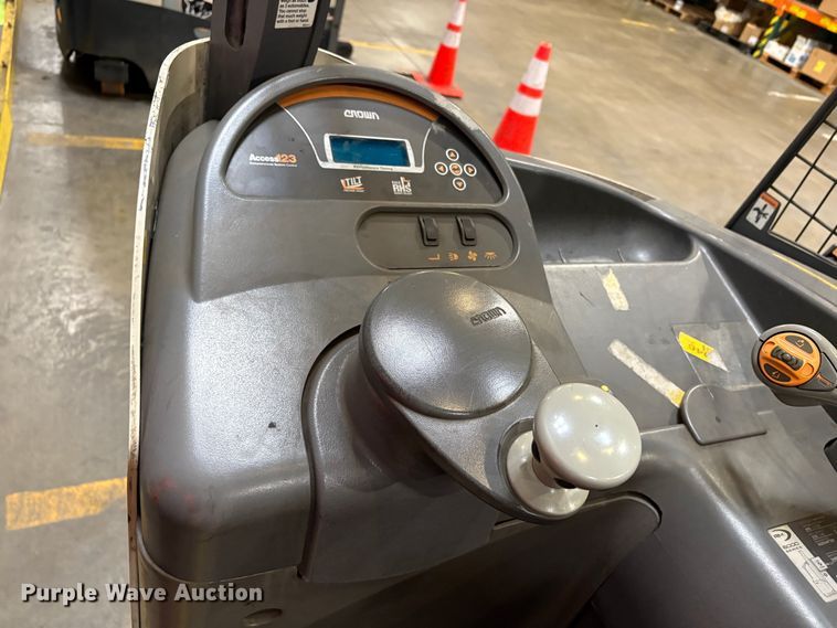 image for item EC8260 2016 Crown RM6025-45 reach truck