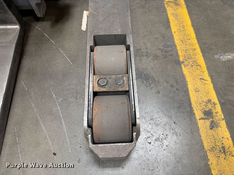 image for item EC8260 2016 Crown RM6025-45 reach truck