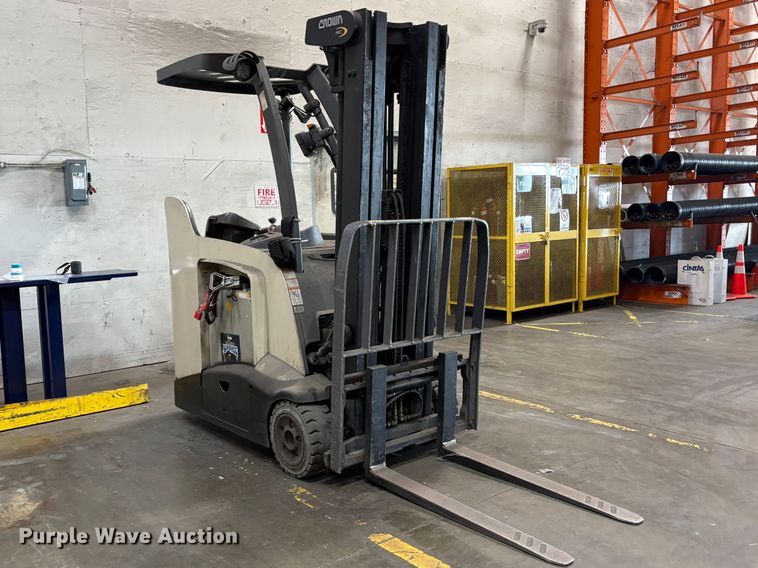 image for item EC8261 2015 Crown RC5545-40 forklift