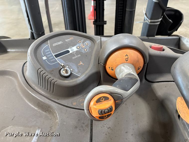 image for item EC8261 2015 Crown RC5545-40 forklift