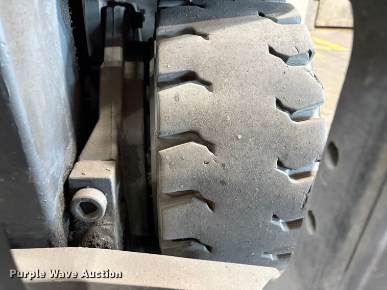 image for item EC8261 2015 Crown RC5545-40 forklift