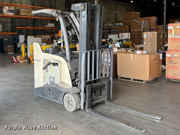 image for item EC8262 2015 Crown RC5545-40 forklift
