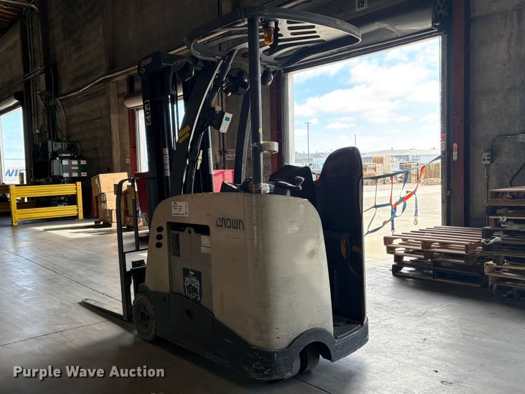 image for item EC8262 2015 Crown RC5545-40 forklift