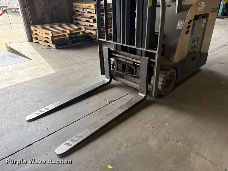 image for item EC8262 2015 Crown RC5545-40 forklift