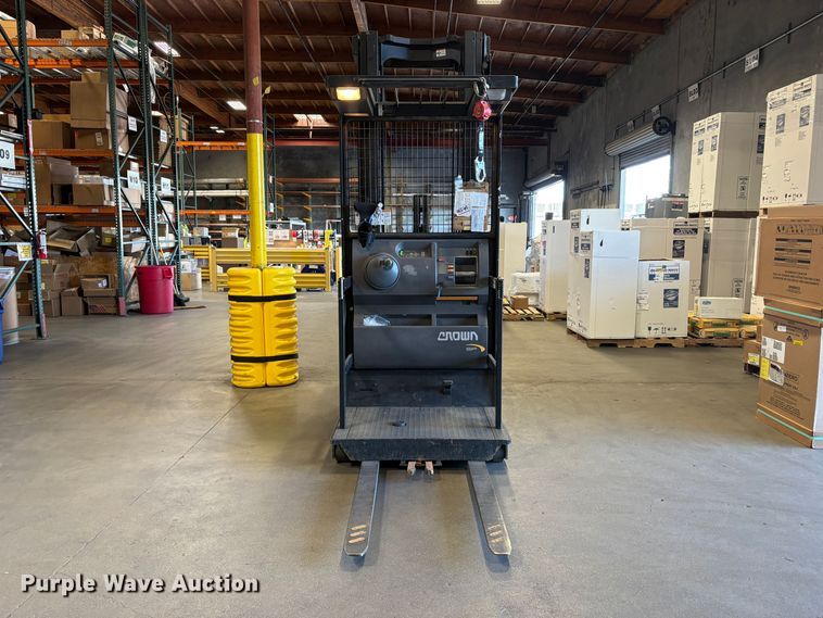 image for item EC8264 2016 Crown SP3520-30 order picker