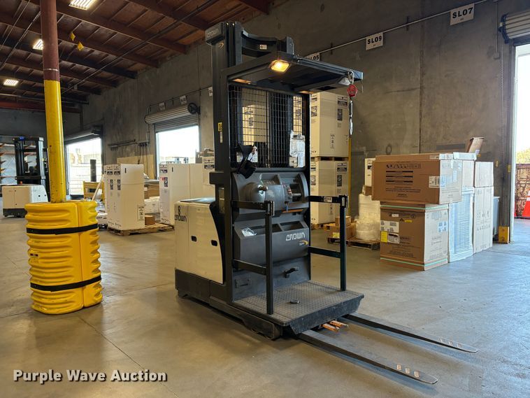 image for item EC8264 2016 Crown SP3520-30 order picker