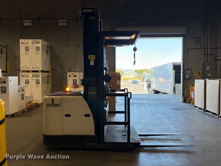 image for item EC8264 2016 Crown SP3520-30 order picker