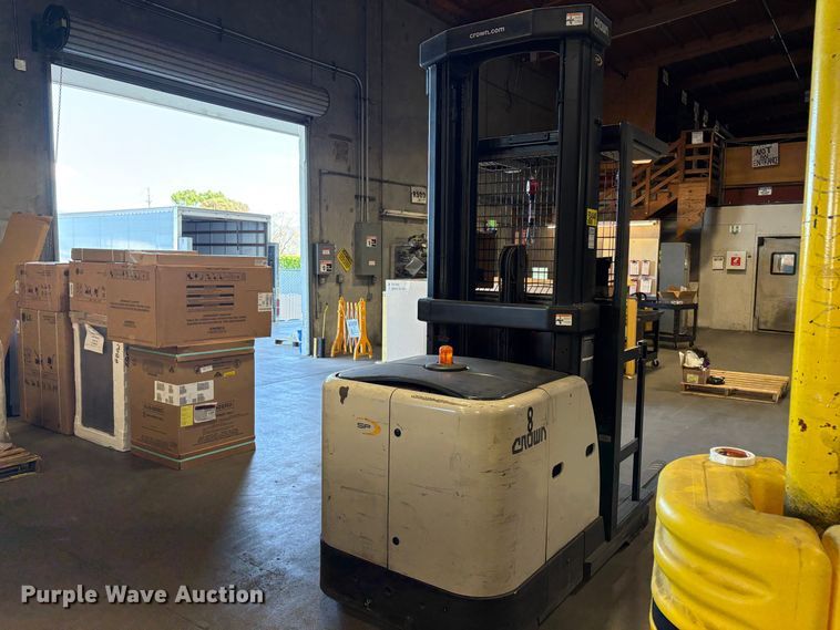 image for item EC8264 2016 Crown SP3520-30 order picker