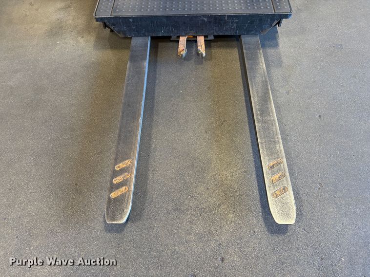 image for item EC8264 2016 Crown SP3520-30 order picker