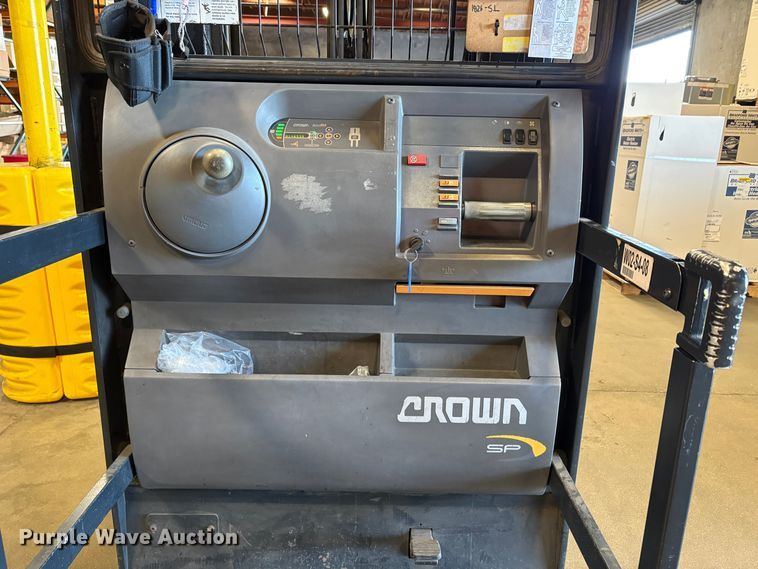 image for item EC8264 2016 Crown SP3520-30 order picker