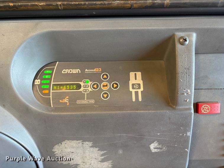 image for item EC8264 2016 Crown SP3520-30 order picker