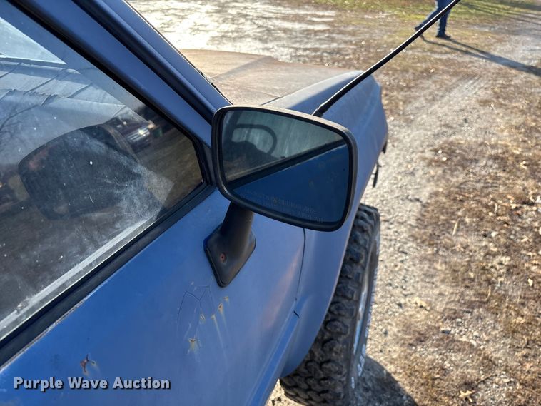 image for item ED2429 1986 Toyota pickup truck