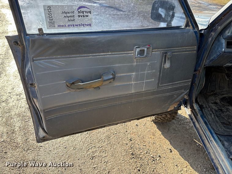 image for item ED2429 1986 Toyota pickup truck