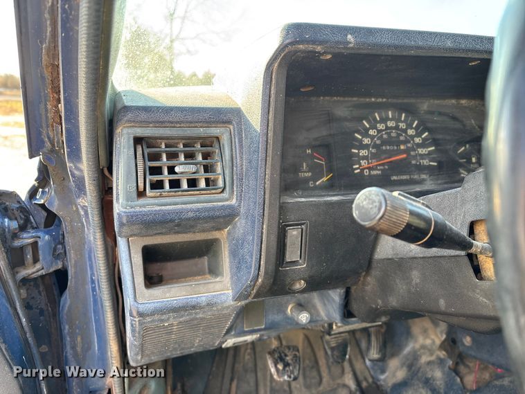 image for item ED2429 1986 Toyota pickup truck