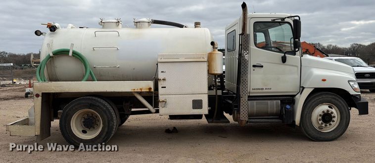 image for item ED5130 2013 Hino 268 vacuum truck