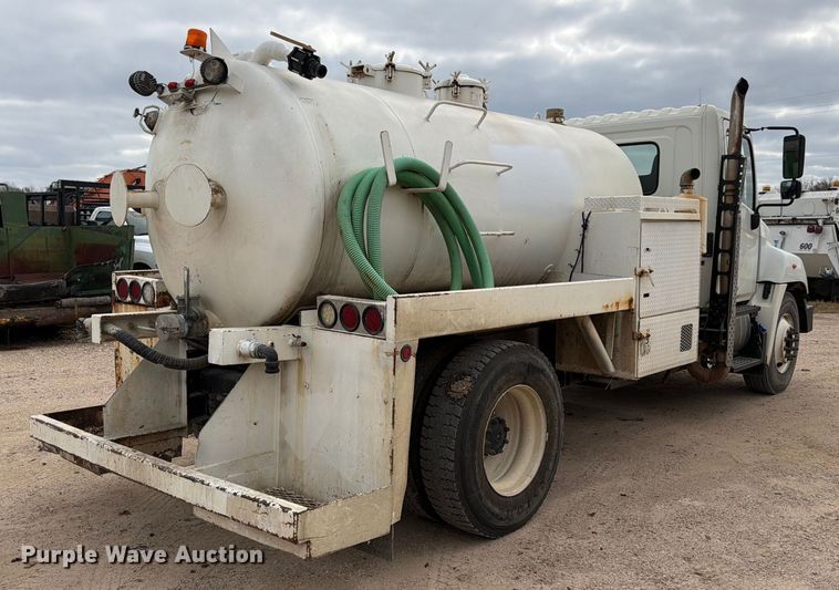 image for item ED5130 2013 Hino 268 vacuum truck