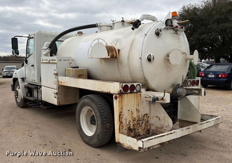 image for item ED5130 2013 Hino 268 vacuum truck