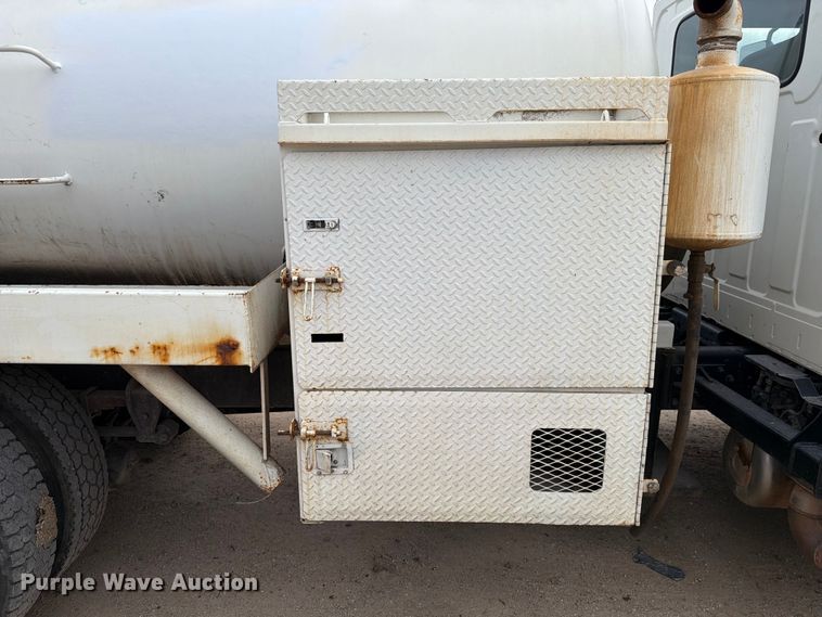 image for item ED5130 2013 Hino 268 vacuum truck