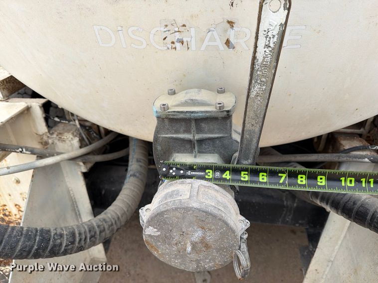 image for item ED5130 2013 Hino 268 vacuum truck