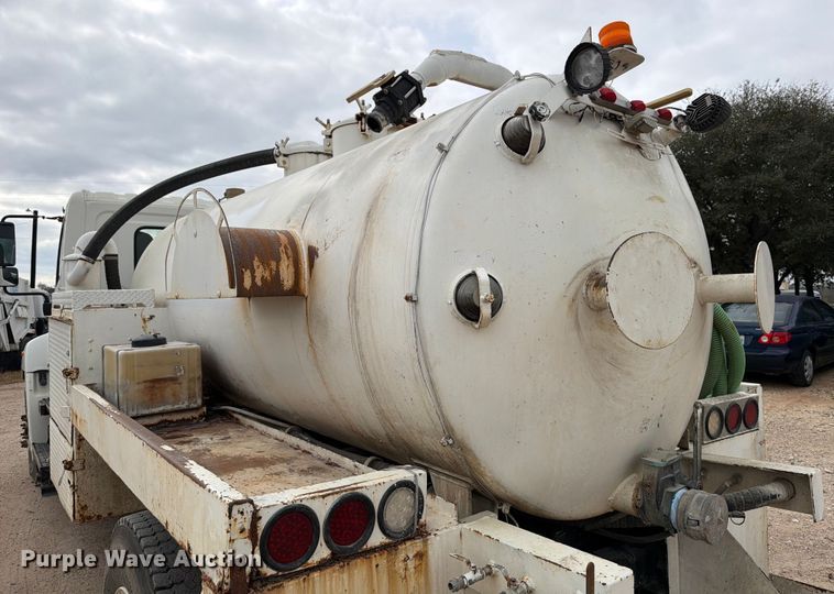 image for item ED5130 2013 Hino 268 vacuum truck