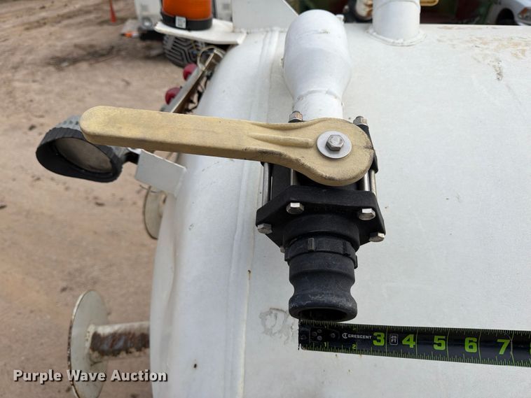 image for item ED5130 2013 Hino 268 vacuum truck