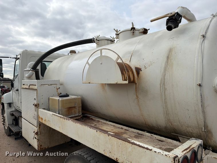 image for item ED5130 2013 Hino 268 vacuum truck