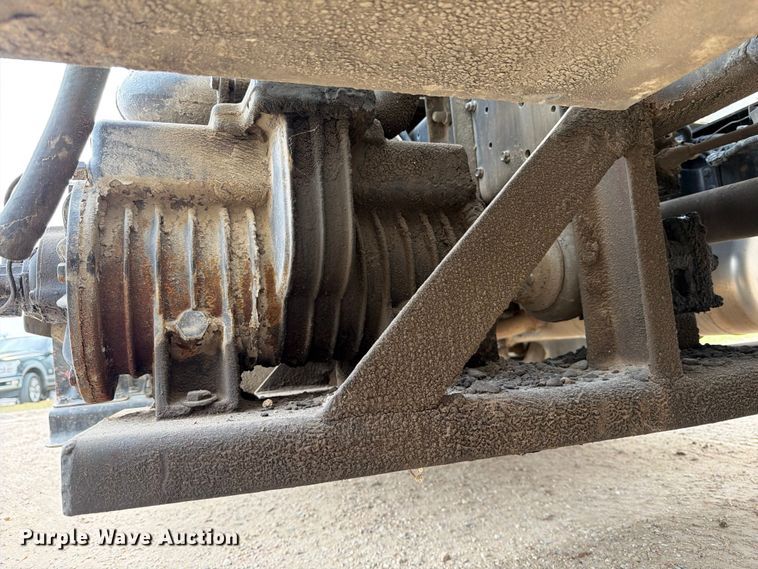 image for item ED5130 2013 Hino 268 vacuum truck