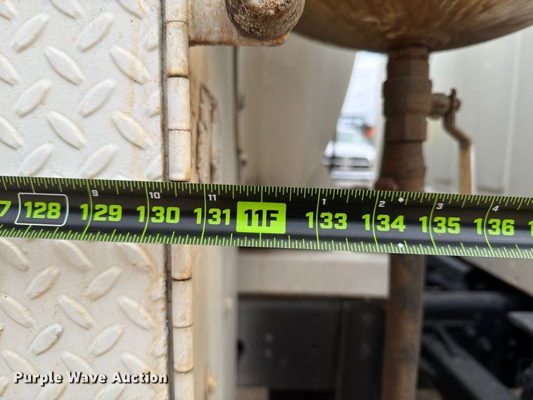 image for item ED5130 2013 Hino 268 vacuum truck