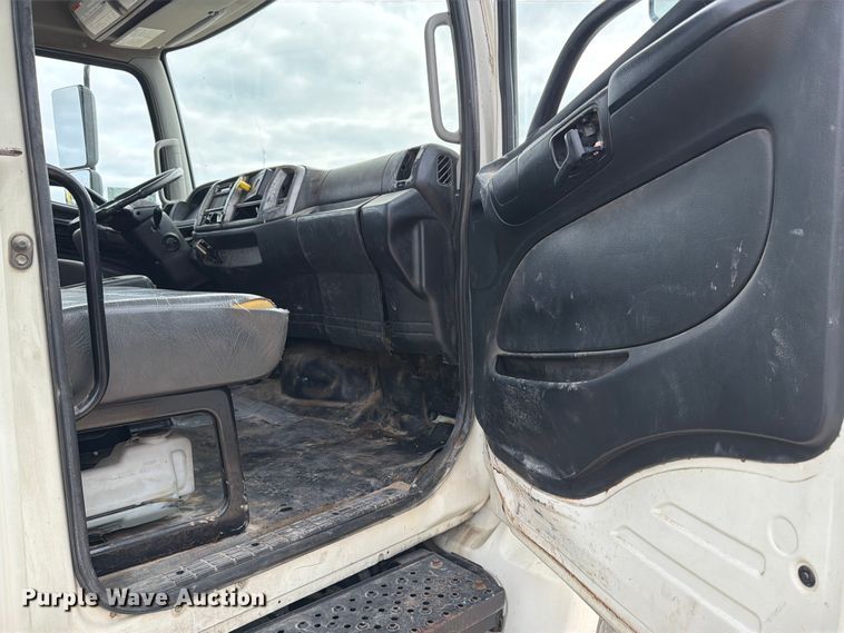 image for item ED5130 2013 Hino 268 vacuum truck