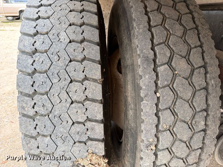 image for item ED5130 2013 Hino 268 vacuum truck