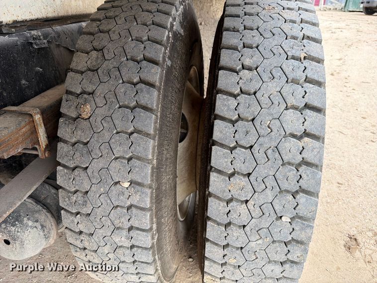 image for item ED5130 2013 Hino 268 vacuum truck