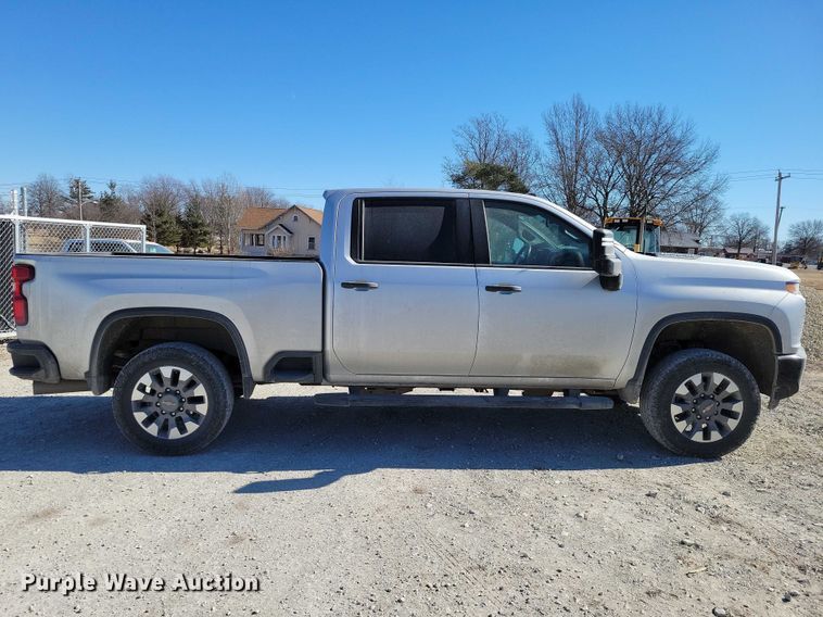 image for item EE0871 2022 Chevrolet Silverado 2500HD Crew Cab pickup truck