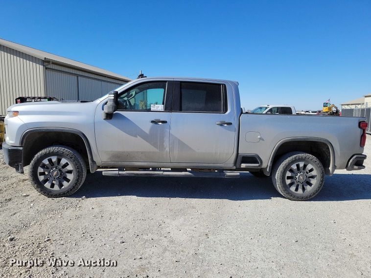 image for item EE0871 2022 Chevrolet Silverado 2500HD Crew Cab pickup truck