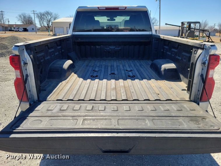 image for item EE0871 2022 Chevrolet Silverado 2500HD Crew Cab pickup truck