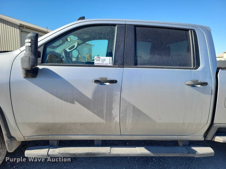 image for item EE0871 2022 Chevrolet Silverado 2500HD Crew Cab pickup truck