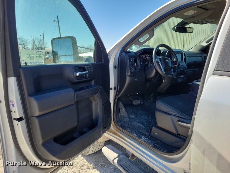 image for item EE0871 2022 Chevrolet Silverado 2500HD Crew Cab pickup truck